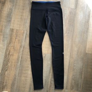 Lululemon black/electric blue reversible leggings